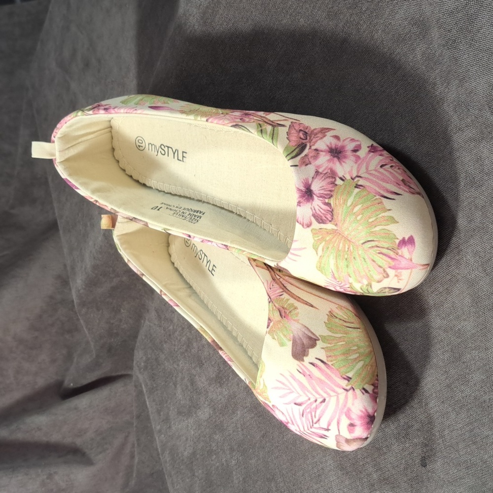 My Style Cream Green Pink Tropical Floral Print Slip On Ballet Flats NWOT US 10